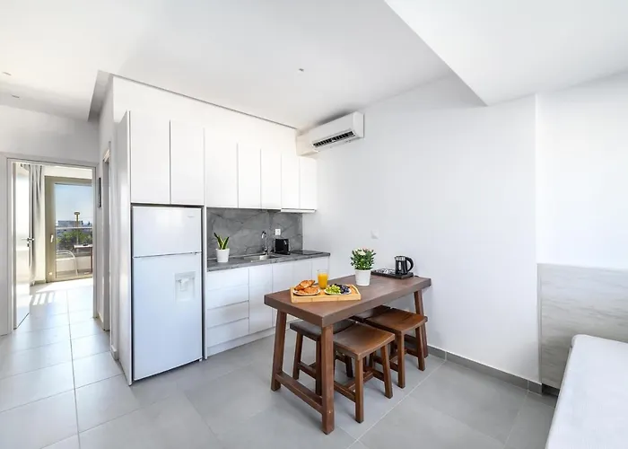 מלון דירות Kellys Luxury פליראקי