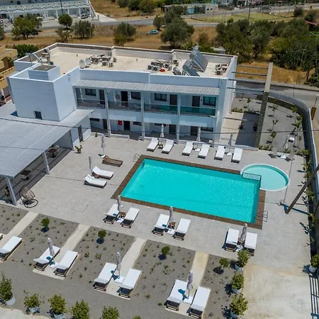 Kellys Luxury 4* فاليراكي