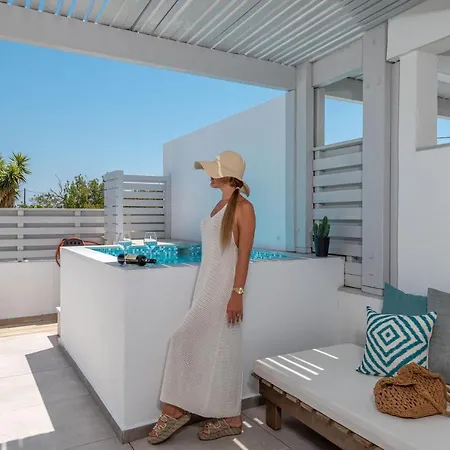 Kellys Luxury アパートホテル ファリラキ