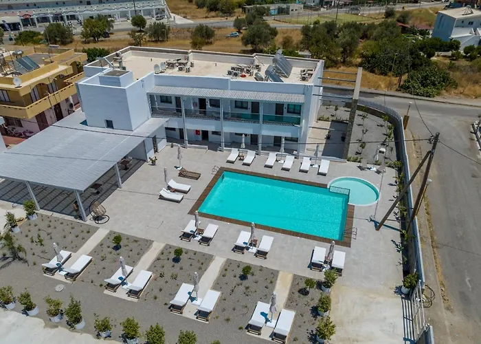 Kellys Luxury 4* فاليراكي